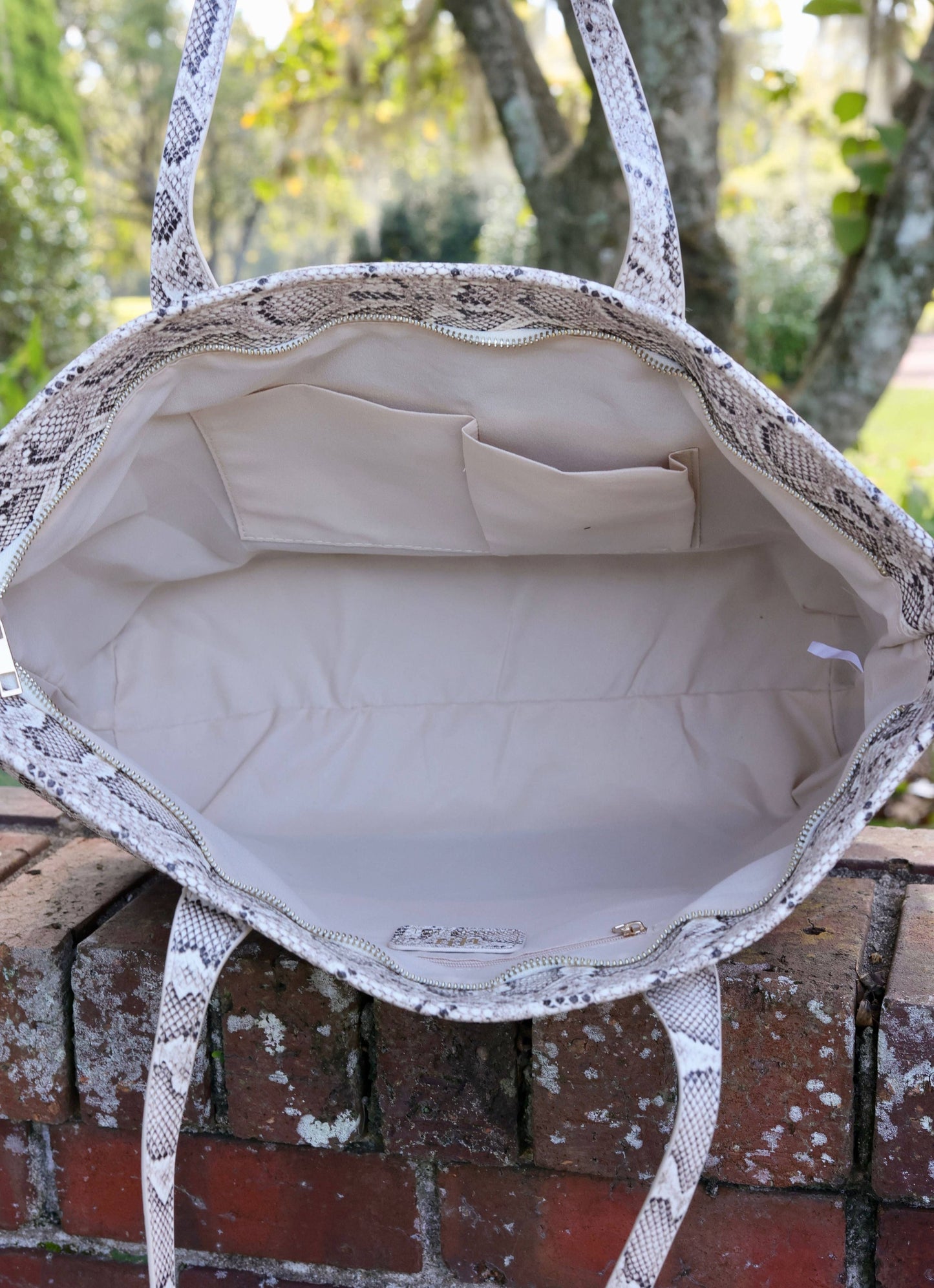 Daniela Large Tote MOCHA ES Caroline Hill